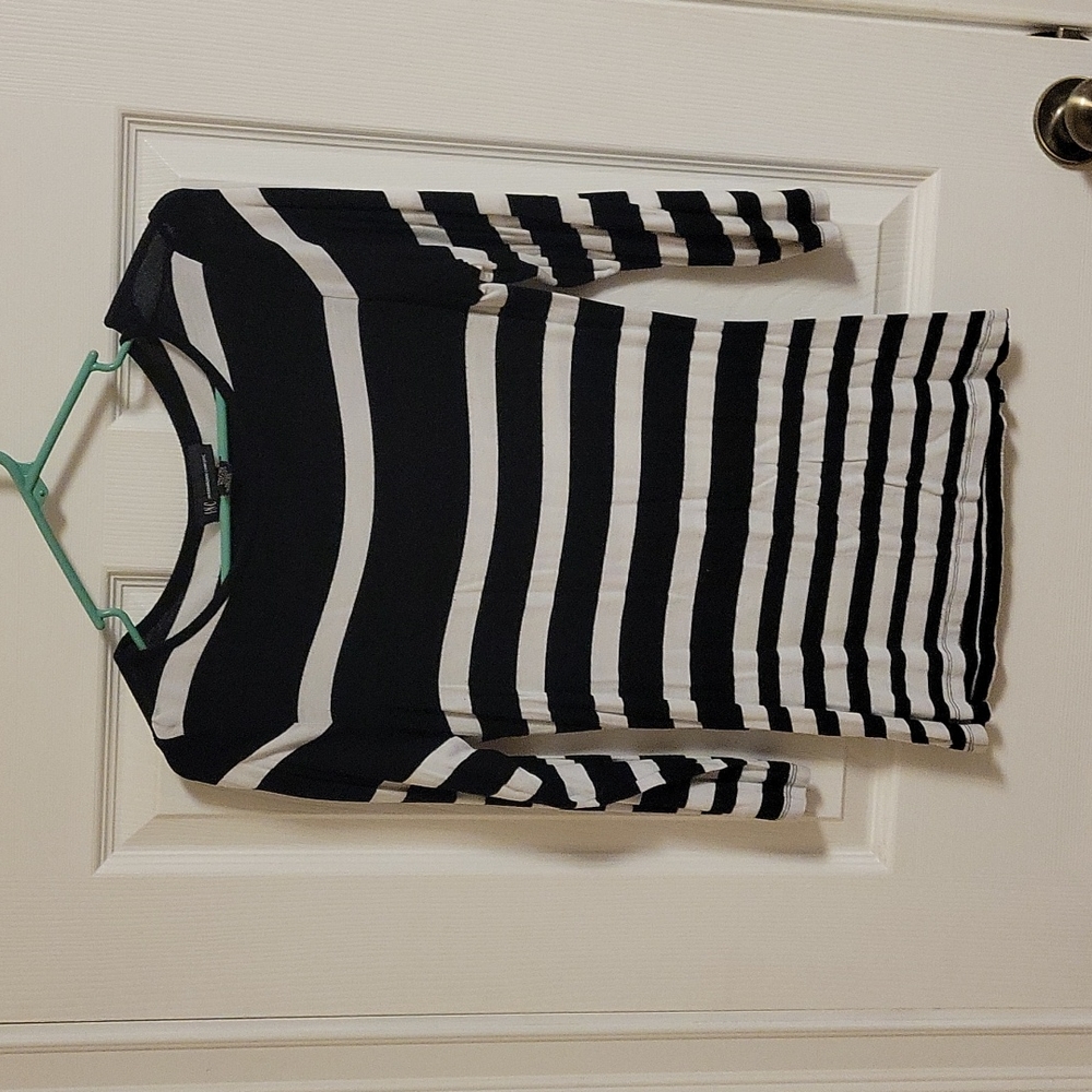 Black and white striped  3/4 length top